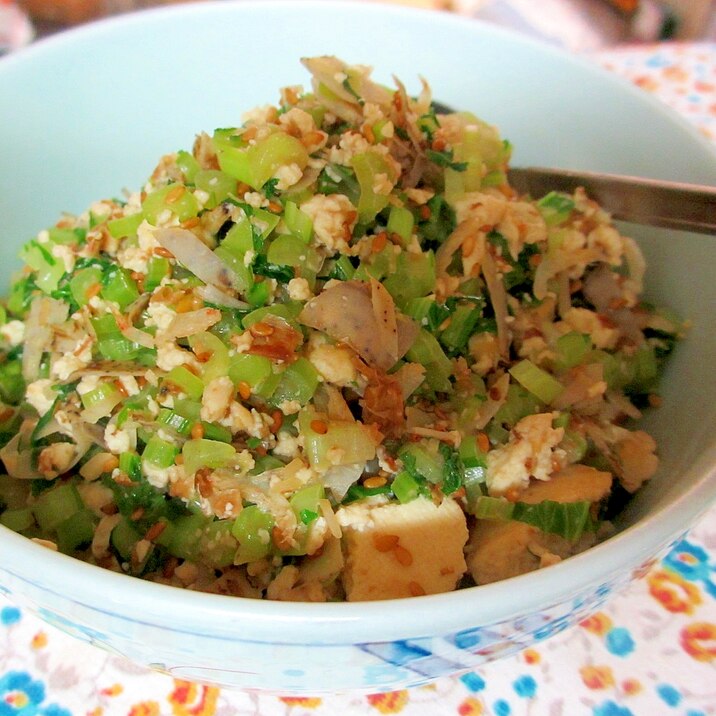 カブの葉とれんこんの鶏がら塩糀炒り豆腐